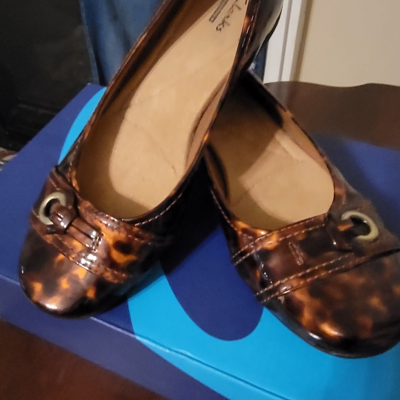 Clarks Flats - 6.5 - Picture 2 of 2